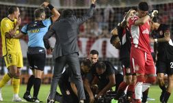 Argentina: terrore in campo, convulsioni epilettiche per un giocatore: ricoverato d’urgenza, gara sospesa