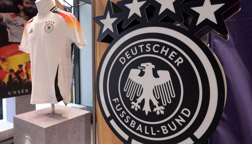 Calcio, in Germania la politica si scontra con la federazione calcistica che ha mollato Adidas per Nike (dopo 77 anni)