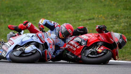 MotoGP, incidente Bagnaia-Marquez: Jorge Lorenzo stronca Pecco e non è l'unico. Ma i precedenti sono contro Marc