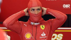 F1, Carlos Sainz al via del GP d'Australia: lo spagnolo torna sulla Ferrari dopo l'operazione