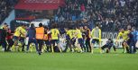 Trabzonspor-Fenerbahce: in Turchia folle invasione ultras contro la squadra di Bonucci, Osayi-Samuel reagisce