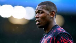 Juve, la squalifica di Pogba diventa un caso: il club risparmia 30 milioni e c’è chi alimenta il sospetto