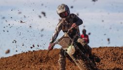 Catena d'acciaio nel bosco tra due alberi: il pilota di motocross Damiano Bufo cade e muore