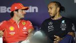 GP Cina, Hamilton nervi tesi Ferrari: 'Non avete domande migliori'. Leclerc lancia la sfida, Sainz novità sul futuro