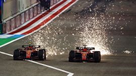 F1 GP Bahrain: Sainz show, Leclerc in crisi e Hamilton chi l'ha visto? Per i tifosi Ferrari è già bufera