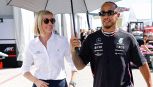 Ferrari: 'Hamilton come il Papa' e Susie Wolff lo rimpiange già. Lewis icona di moda, l'incarico fuori dalla F1