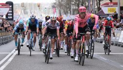 Ciclismo, Giro di Catalogna, 4a tappa: sprint di Van den Berg a Lleida. Per Pogacar un giorno "di riposo"