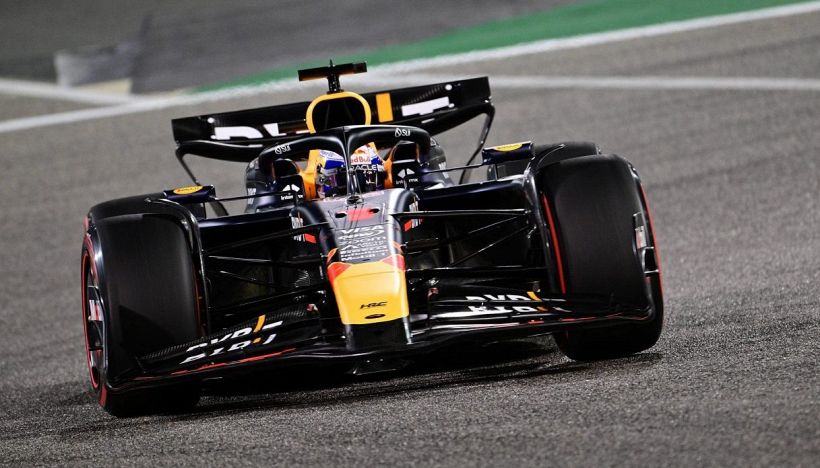 F1, GP Bahrain: Verstappen vince e domina, doppietta Red Bull. Ferrari, Sainz sul podio meglio di Leclerc