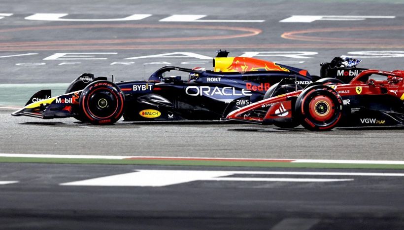 F1 GP Arabia Saudita: Verstappen pole monstre, capolavoro Leclerc mette la Ferrari in prima fila. Bearman 11°