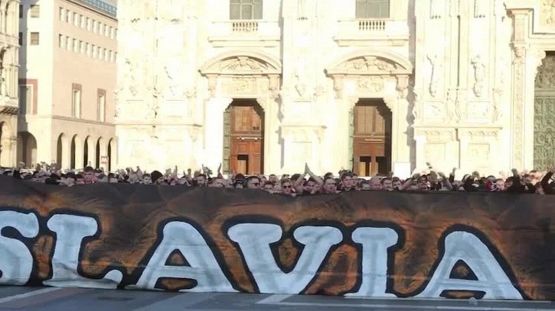 Europa League, tifosi dello Slavia Praga in piazza Duomo