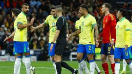 Spagna-Brasile 3-3: l'arbitro le sbaglia tutte, autogol Olivera condanna l’Uruguay