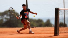 ATP Montecarlo, Alcaraz si ritira per l'infortunio al braccio: assist a Sinner. Sonego al posto di Carlitos