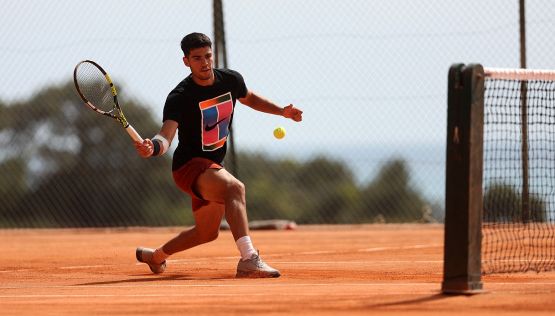 ATP Montecarlo, Alcaraz si ritira per l'infortunio al braccio: assist a Sinner. Sonego al posto di Carlitos