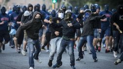 Roma-Lazio, scontri tra tifosi vicino all'Olimpico: lacrimogeni e tafferugli, un arresto