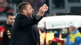 Roma, la decisione su De Rossi infiamma il web: Mourinho già dimenticato