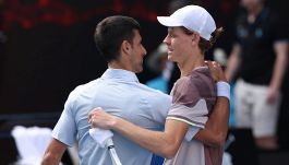 Tennis, Djokovic a Madrid non gioca, ma vince il quinto Laureus Award. Su Sinner: "Sta crescendo in fretta"