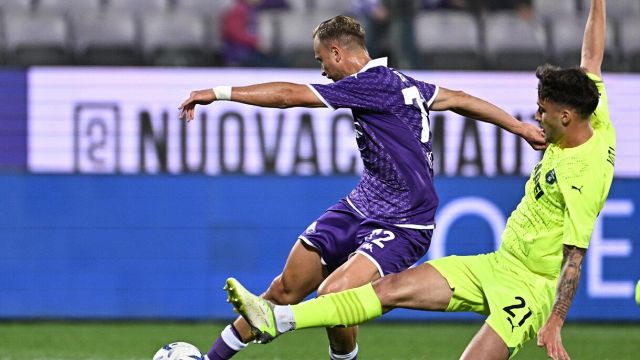 Controversial Referee Marcenaro Breaks Record in Fiorentina-Sassuolo Match: Analysis and Highlights