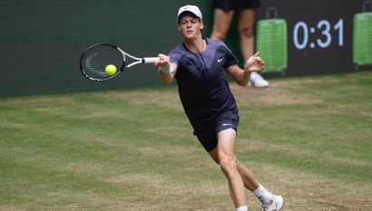 Sinner rivela la tappa di avvicinamento a Wimbledon: l'annuncio è in tedesco