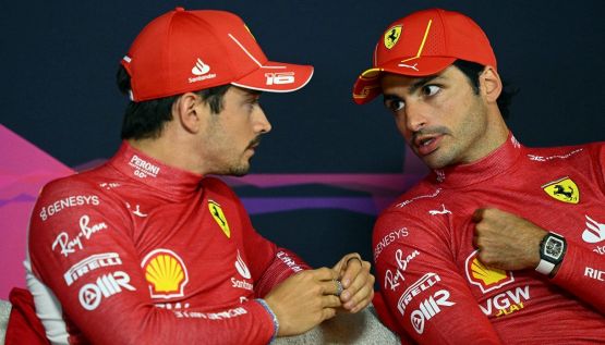 F1, polveriera Ferrari: team radio al veleno di Leclerc contro Sainz