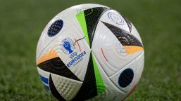 Euro2024, il pallone ufficiale degli Europei è fatto così: intelligente, interagisce con il Var