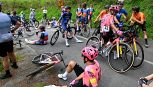 Giro dei Paesi Baschi, 4a tappa: caduta terribile e tappa neutralizzata. Le impressionanti immagini da Olaeta
