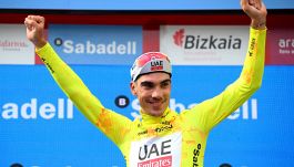 Giro dei Paesi Baschi, 6a tappa: Juan Ayuso perfeziona il piano dell'UAE e vince la corsa. A Rodriguez l'ultima frazione