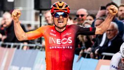Ciclismo, Amstel Gold Race: trionfa Pidcock su Hirschi e Benoot. Van der Poel per un giorno resta a guardare