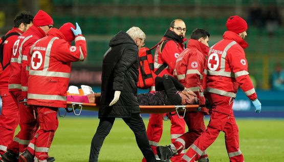 Serie B, Palermo-Parma: Di Mariano esce in barella, 19 punti di sutura per una ferita al ginocchio destro