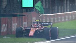 F1 Gp Cina, Sainz perde il controllo della Ferrari e va a sbattere: la sequenza dell'incidente
