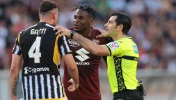 Torino-Juventus, il pugno di Zapata a Gatti scatena la protesta contro Maresca e Var. I tifosi non risparmiano Allegri