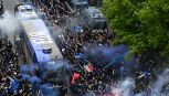Inter, festa scudetto: iniziata la parata con gli autobus scoperti per le vie di Milano