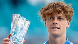 Tennis Sinner, Pero e Bertolucci nel mirino per la telecronaca non urlata: l’attacco del Corriere dello Sport che cita Galeazzi