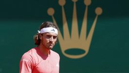 Tennis, Tsitsipas nella bufera per un tweet: anche Moutet attacca il mattatore di Sinner a Montecarlo