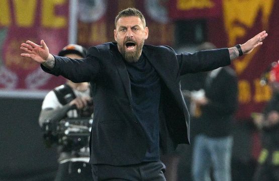 Roma: De Rossi replica su Ndicka e si rivolge al tifoso malato terminale