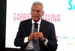 Figc, volano gli stracci tra Gravina e Lotito: il botta e risposta e le accuse a Casini