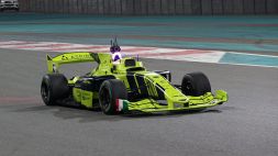 Attenta F1: ad Abu Dhabi prima gara di monoposto senza pilota a guida IA ma contro l'uomo vince Kvyat