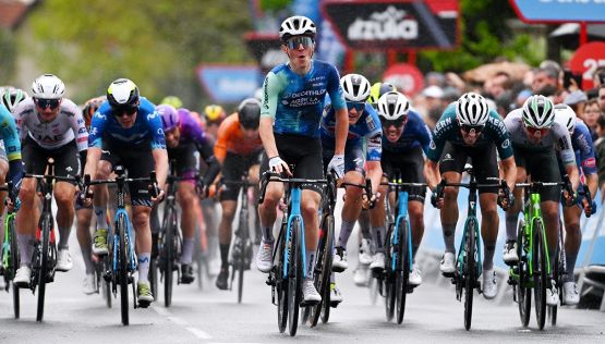 Giro dei Paesi Baschi, 2a tappa: sprint di Lapeira a Kanbo, Battistella beffato per mezza ruota