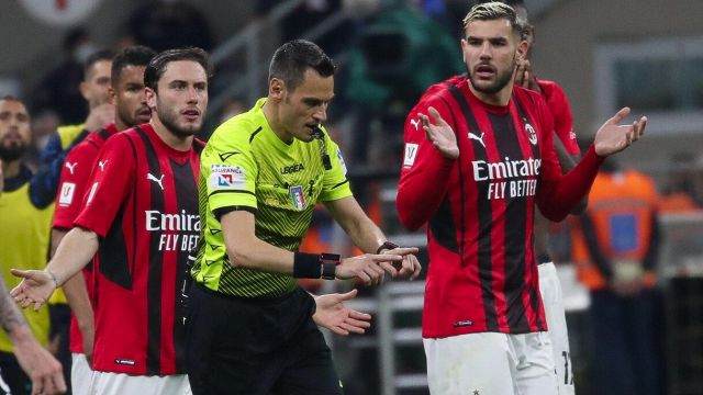 Mariani na partida entre Juventus e Milan, e o trio feminino do Inter, Maresca e Piccinini, pararam.
