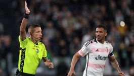 Juve-Lazio, Cesari spiega il rigore tolto da Massa: "La regola sul fuorigioco è cambiata". Ma è polemica