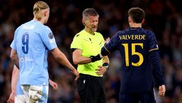 Manchester City-Real Madrid, Orsato colpito da una pallonata: il cinismo di Haaland è virale