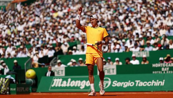 ATP Montecarlo, Rune provoca pubblico e arbitro durante il match con Sinner. Bertolucci durissimo: "Buffonata"