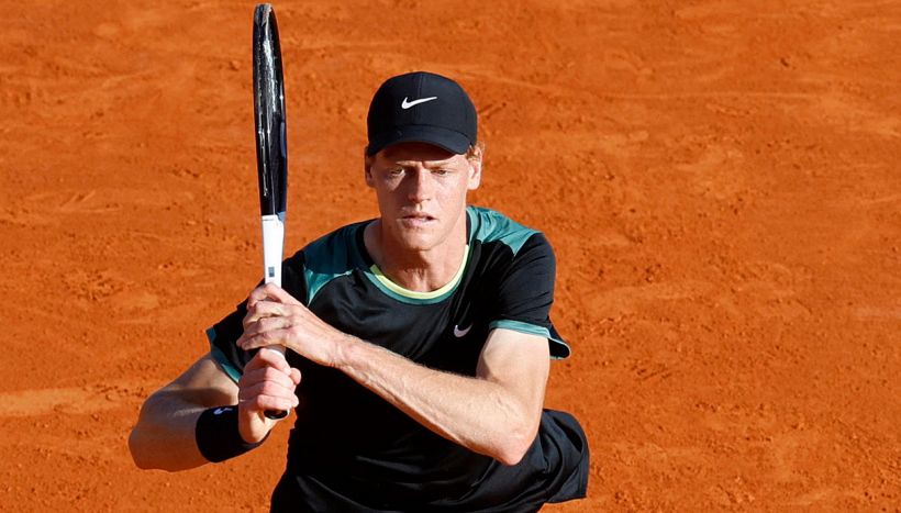 Quando gioca Jannik Sinner contro Stefanos Tsitsipas in semifinale a Montecarlo 2024: data, orario, precedenti e dove vederlo in tv e streaming