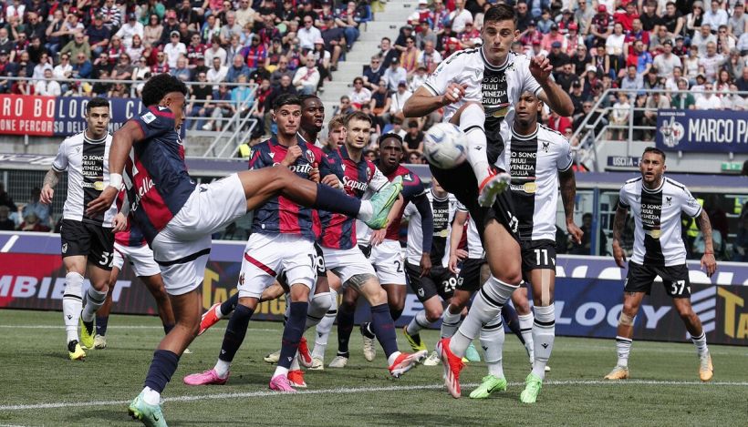 Bologna-Udinese, moviola: l’arbitro fa una strage in campo, succede di tutto