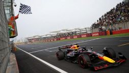 F1, GP Cina: Verstappen imperatore di Shanghai, delusione Ferrari fuori dal podio che è di Norris e Perez