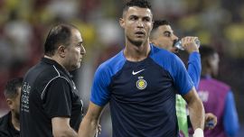 Follia Ronaldo, gomitata ed espulsione, poi tenta di aggredire l’arbitro