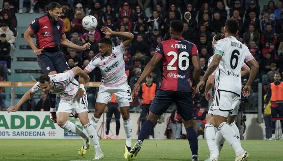 Cagliari-Juventus 2-2: Vlahovic e un autogol salvano Allegri. Pagelle