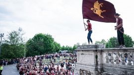 Torino, il Giro a Superga il 4 maggio fa infuriare i tifosi: striscioni e polemiche