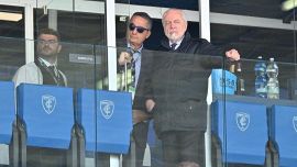 Napoli, De Laurentiis vince il premio “fallimento dell'anno” e i tifosi si scusano con Garcia