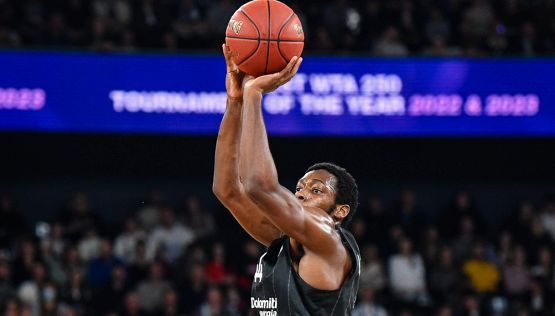 Basket, Trento piega l'Olimpia Milano in gara-1 dei playoff: Baldwin gela il Forum. Brescia batte Pistoia