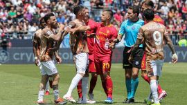 Cagliari-Lecce, moviola: decide tutto il Var nel festival del giallo, Ranieri attacca Abisso